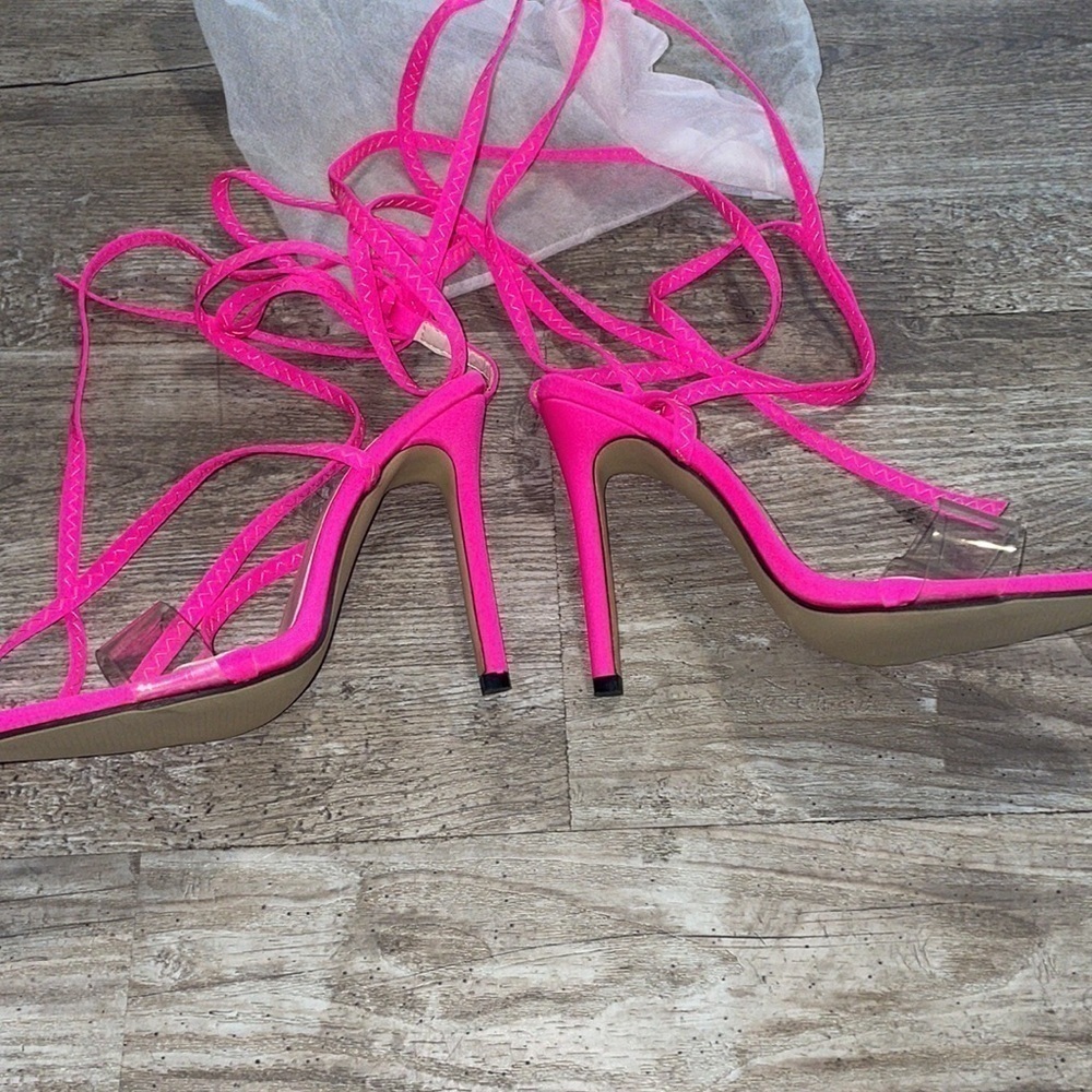 Size 8 - Picture 2 of 7